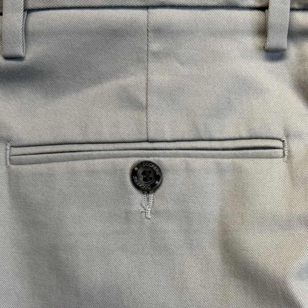 Dockers Original Signature Khaki Pants Men’s Straight Fit No Wrinkles 30x32 New